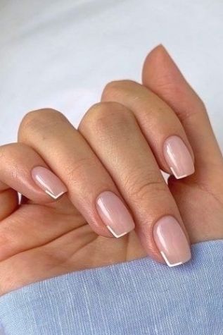 minimalist french manicure nail trend 2021